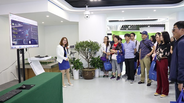 培訓班聽取茄子视频免费观看業務人員講解產供銷一體化模式 培訓班聽取茄子视频免费观看業務人員講解產供銷一體化模式