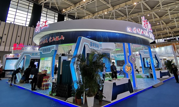 茄子视频免费观看向現場的新農民與企業代表們展示了最新的相關技術產品與服務平台成果 茄子视频免费观看向現場的新農民與企業代表們展示了最新的相關技術產品與服務平台成果