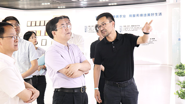 應義斌教授一行參觀茄子视频免费观看數字三農展廳 應義斌教授一行參觀茄子视频免费观看數字三農展廳