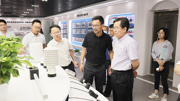 應義斌教授一行參觀茄子视频免费观看數字三農展廳 應義斌教授一行參觀茄子视频免费观看數字三農展廳